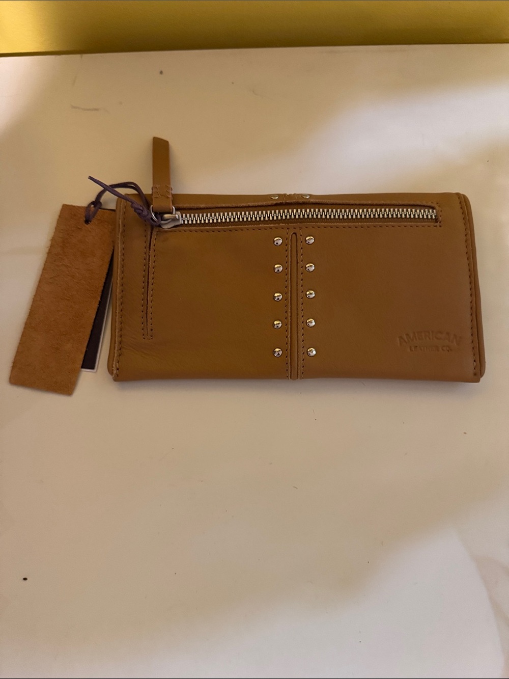 NWT American Leather bifold wallet. - Picture 2 of 4